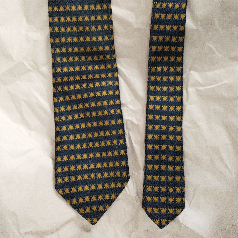 Brioni Dark Blue And Yellow Diamond Print 100% Silk Necktie Tie Made In Italy